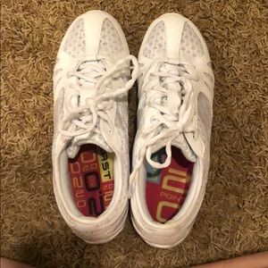 Cheer shoes